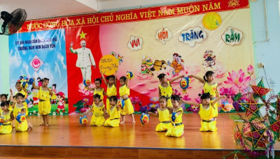 Trường Mầm non Bạch Yến tổ chức Vui hội trung thu cho trẻ