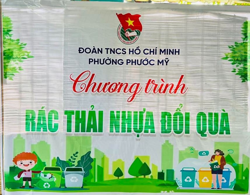 Chi đoàn tổ chức kế hoạch nhỏ '' Đổi rác tái chế - nhận quà xinh''